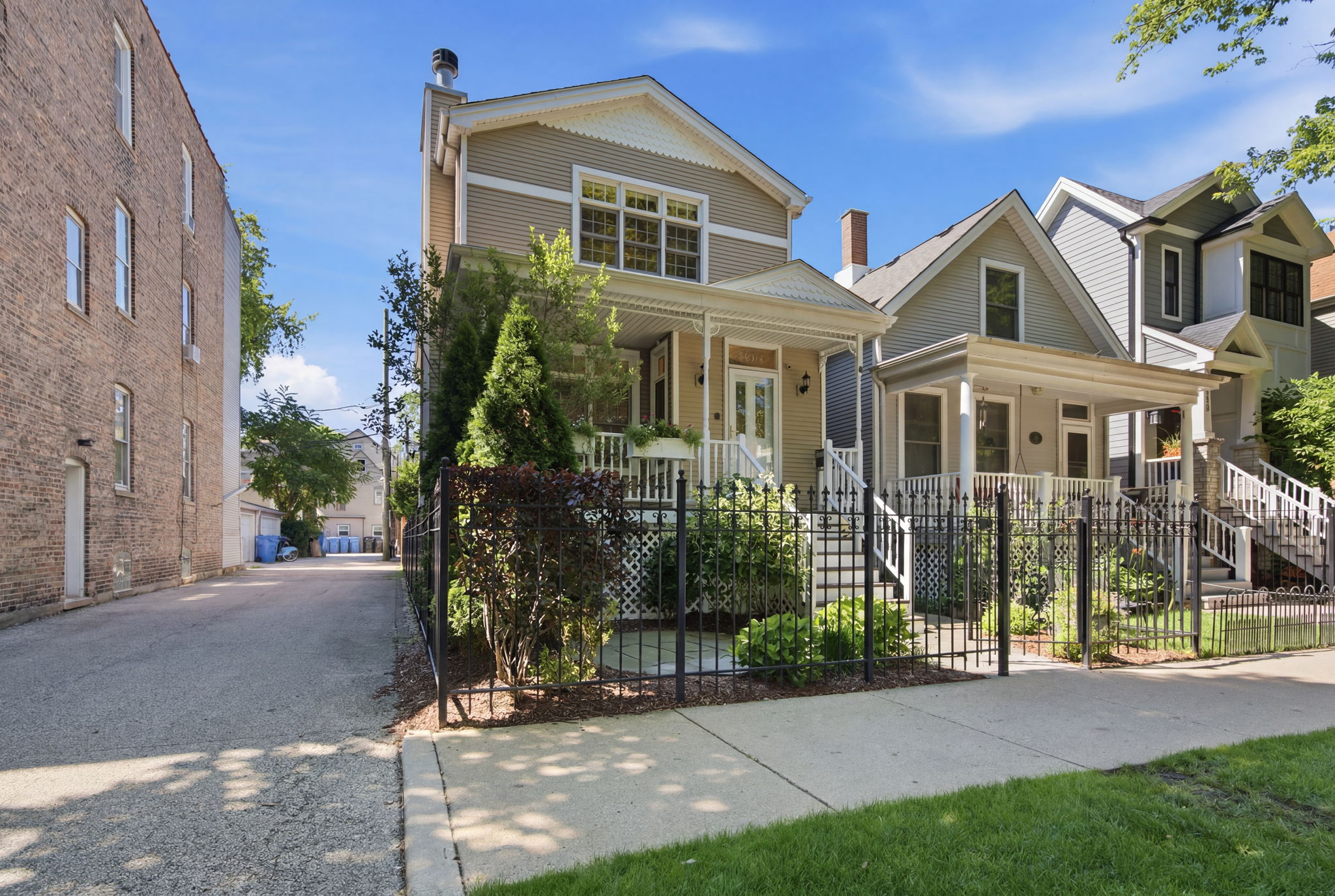 Side approach to the home