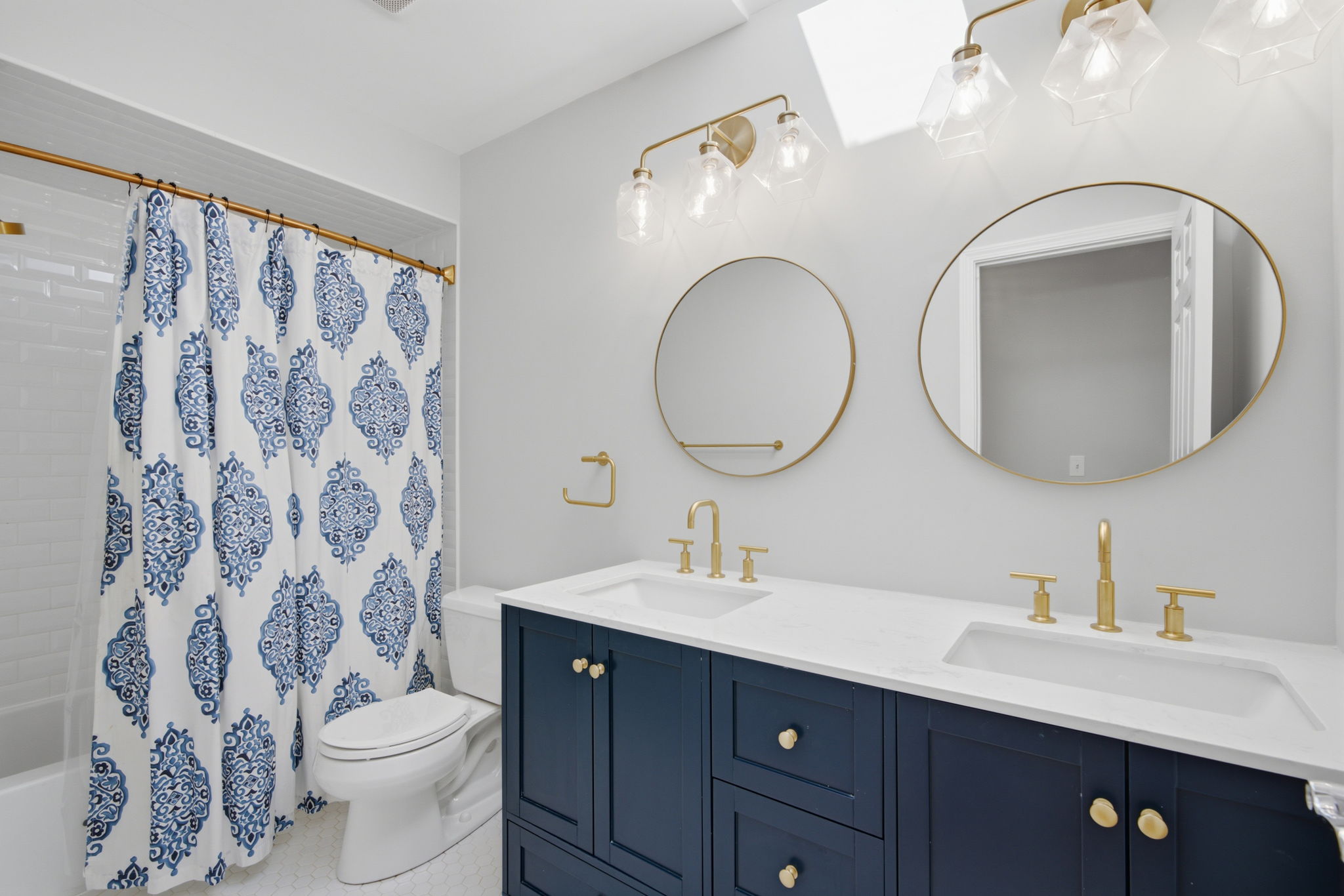Hall bath with dual vanity