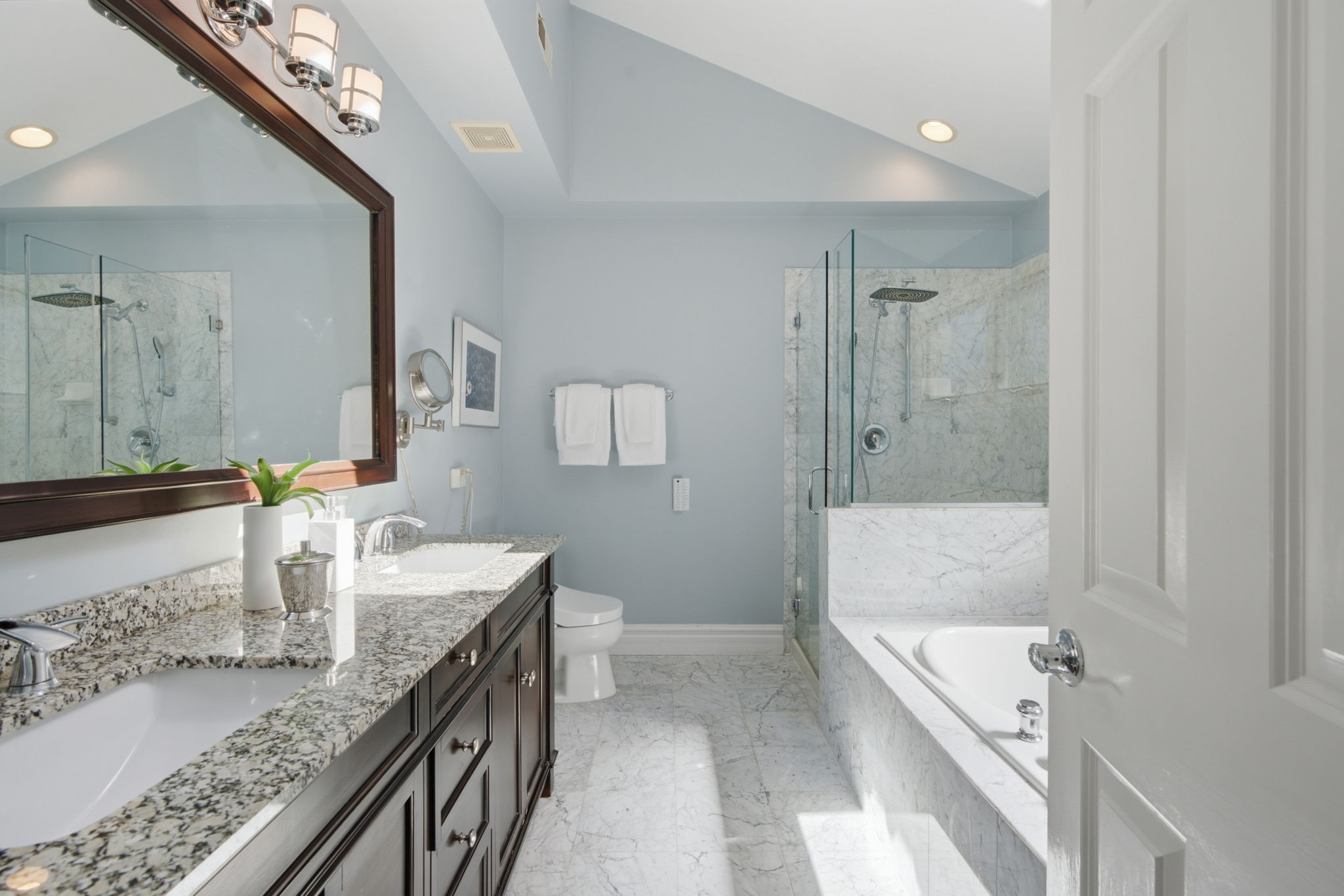 Primary bath with soaking tub